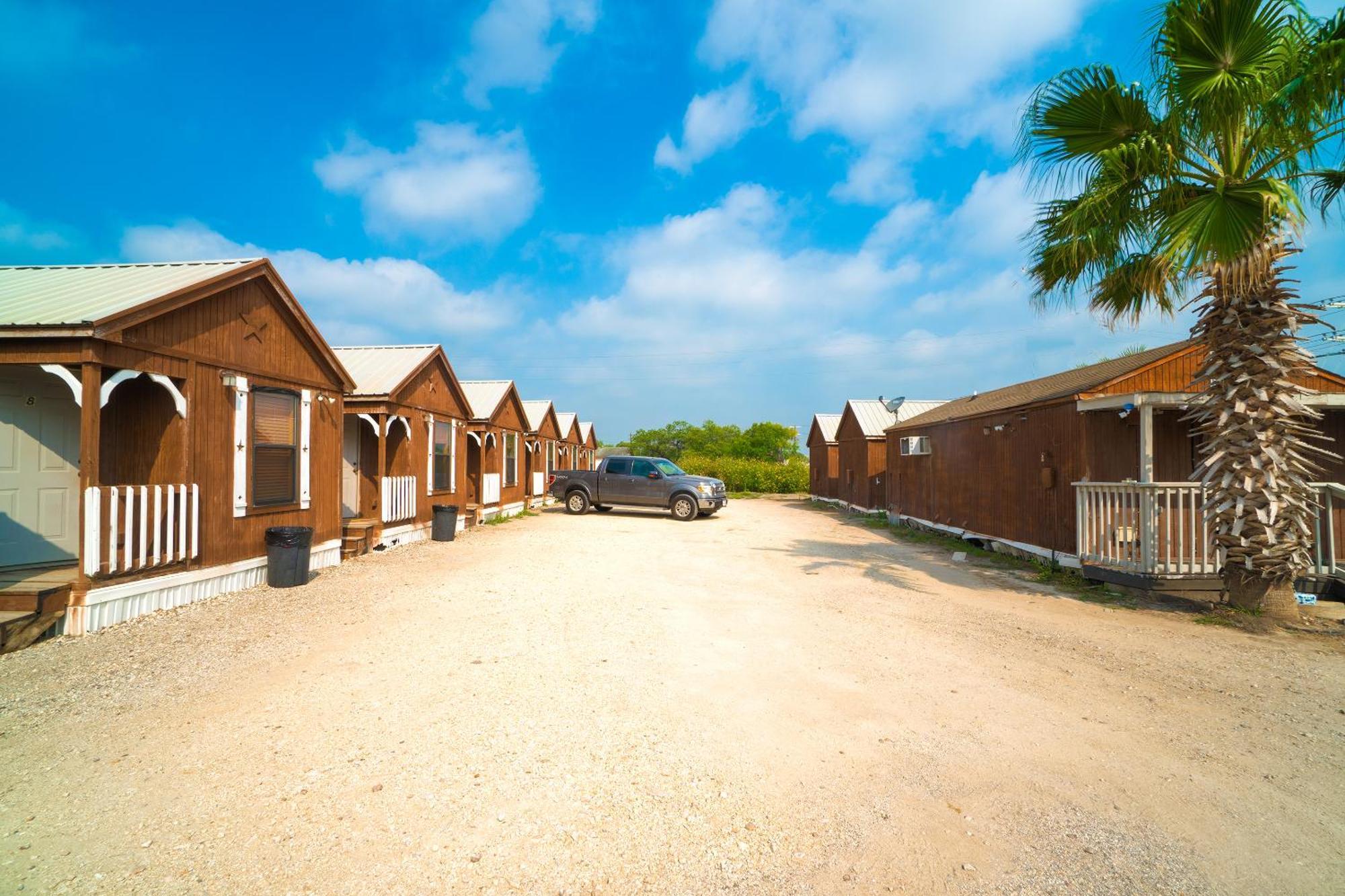 Grand Eagle Ford Lodge & Rv Park Tilden المظهر الخارجي الصورة