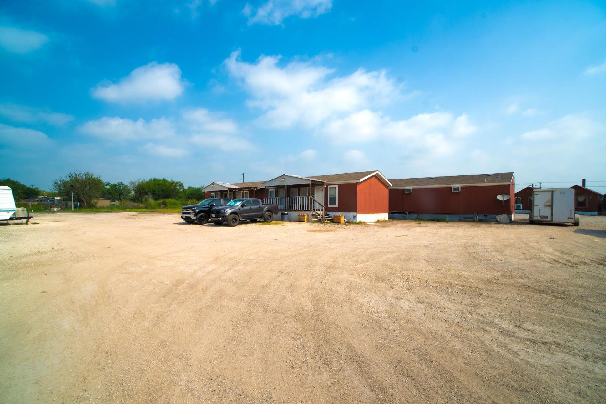 Grand Eagle Ford Lodge & Rv Park Tilden المظهر الخارجي الصورة