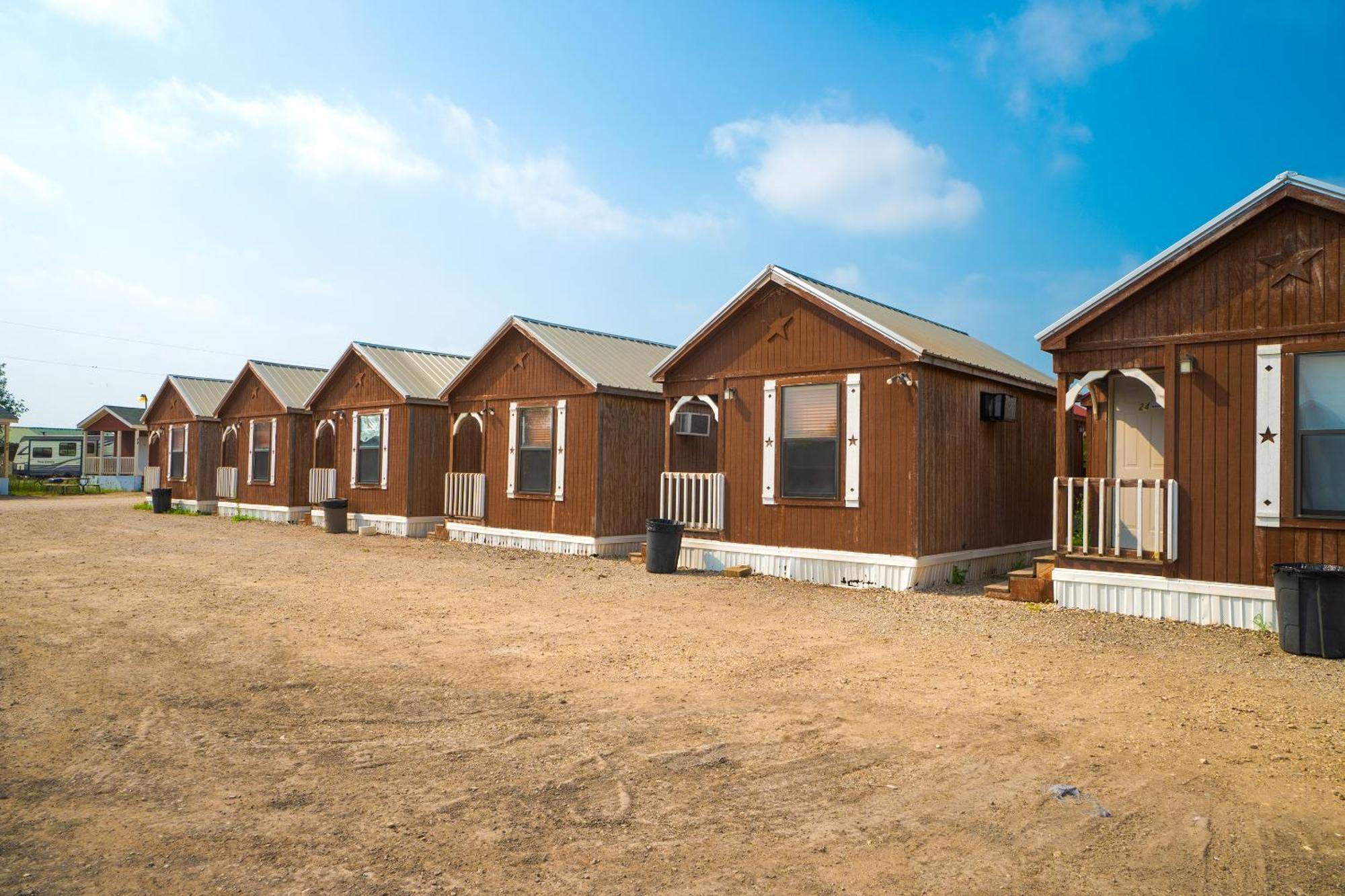 Grand Eagle Ford Lodge & Rv Park Tilden المظهر الخارجي الصورة