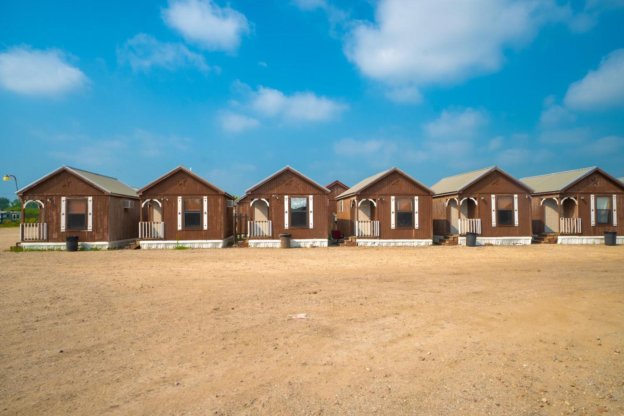 Grand Eagle Ford Lodge & Rv Park Tilden المظهر الخارجي الصورة