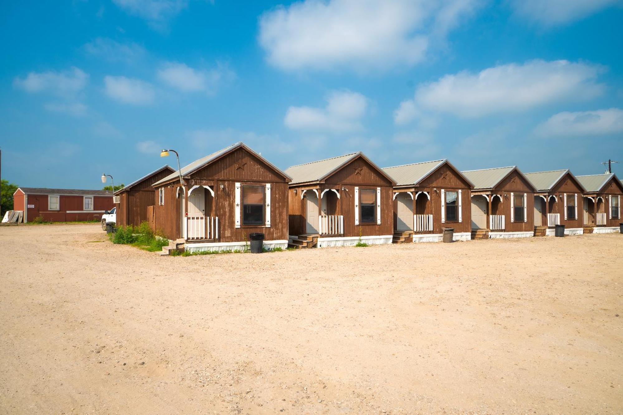 Grand Eagle Ford Lodge & Rv Park Tilden المظهر الخارجي الصورة