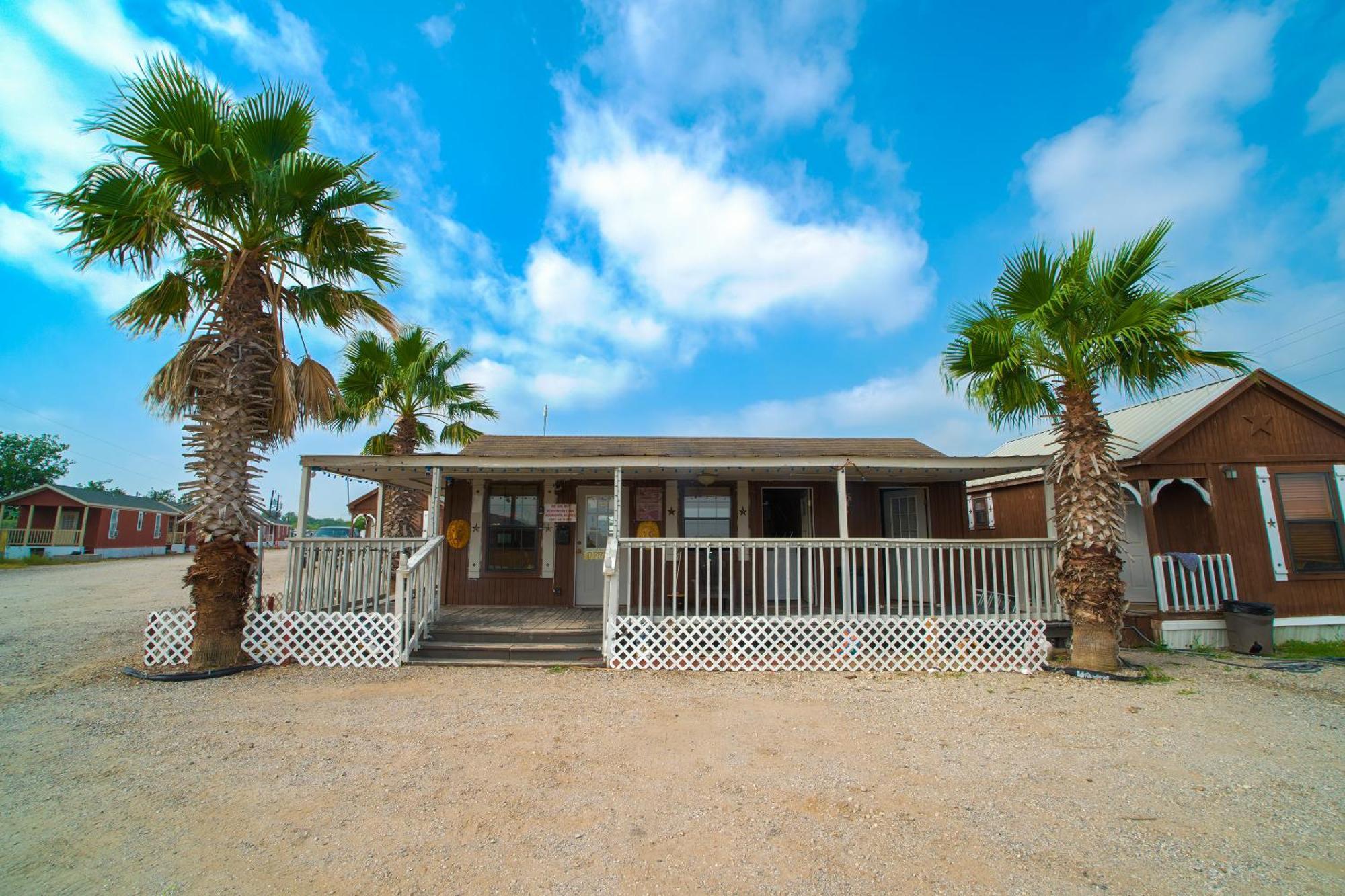 Grand Eagle Ford Lodge & Rv Park Tilden المظهر الخارجي الصورة