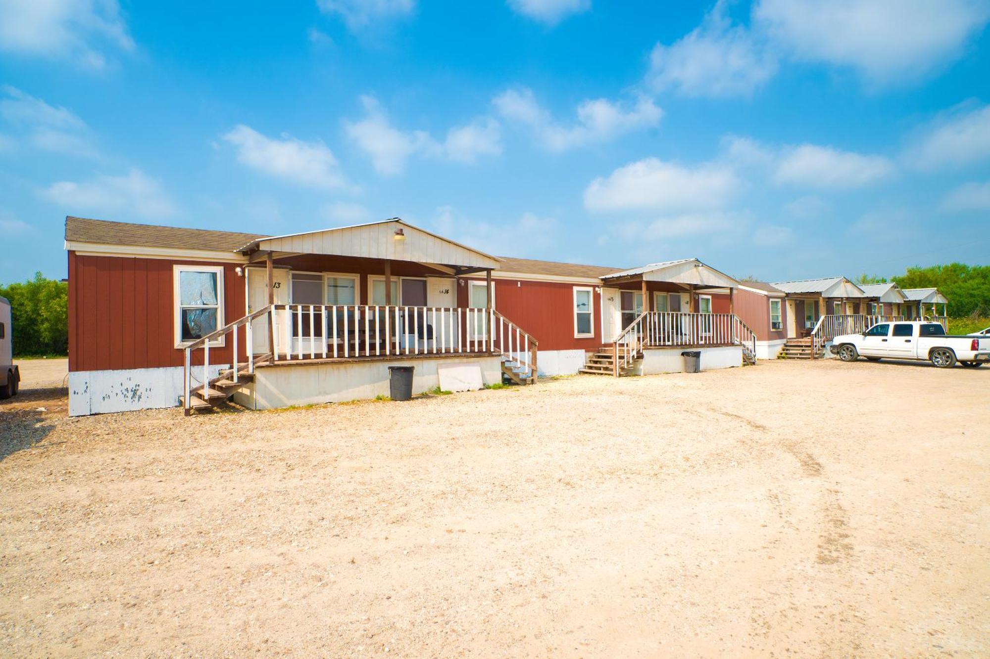 Grand Eagle Ford Lodge & Rv Park Tilden المظهر الخارجي الصورة
