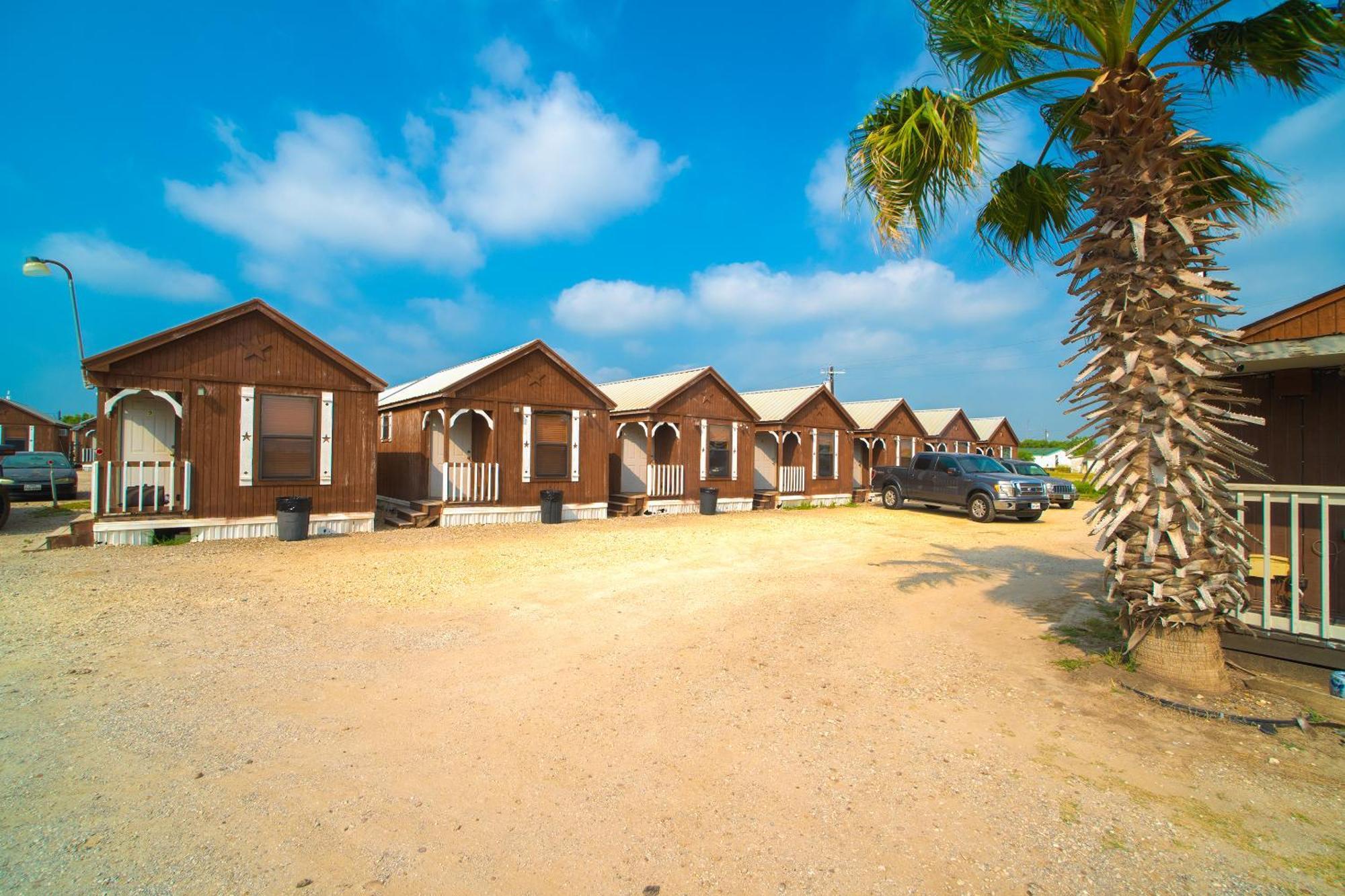 Grand Eagle Ford Lodge & Rv Park Tilden المظهر الخارجي الصورة